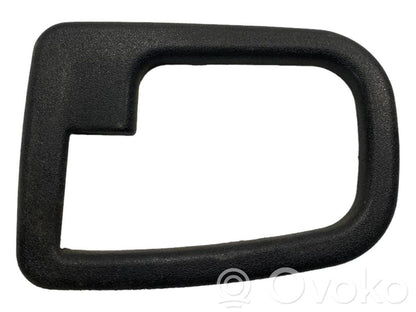 Priekšpusē durvju roktura vāciņš