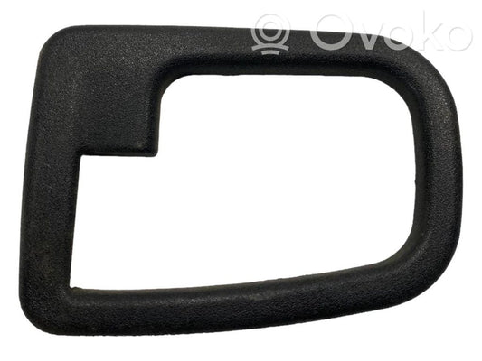 Priekšpusē durvju roktura vāciņš