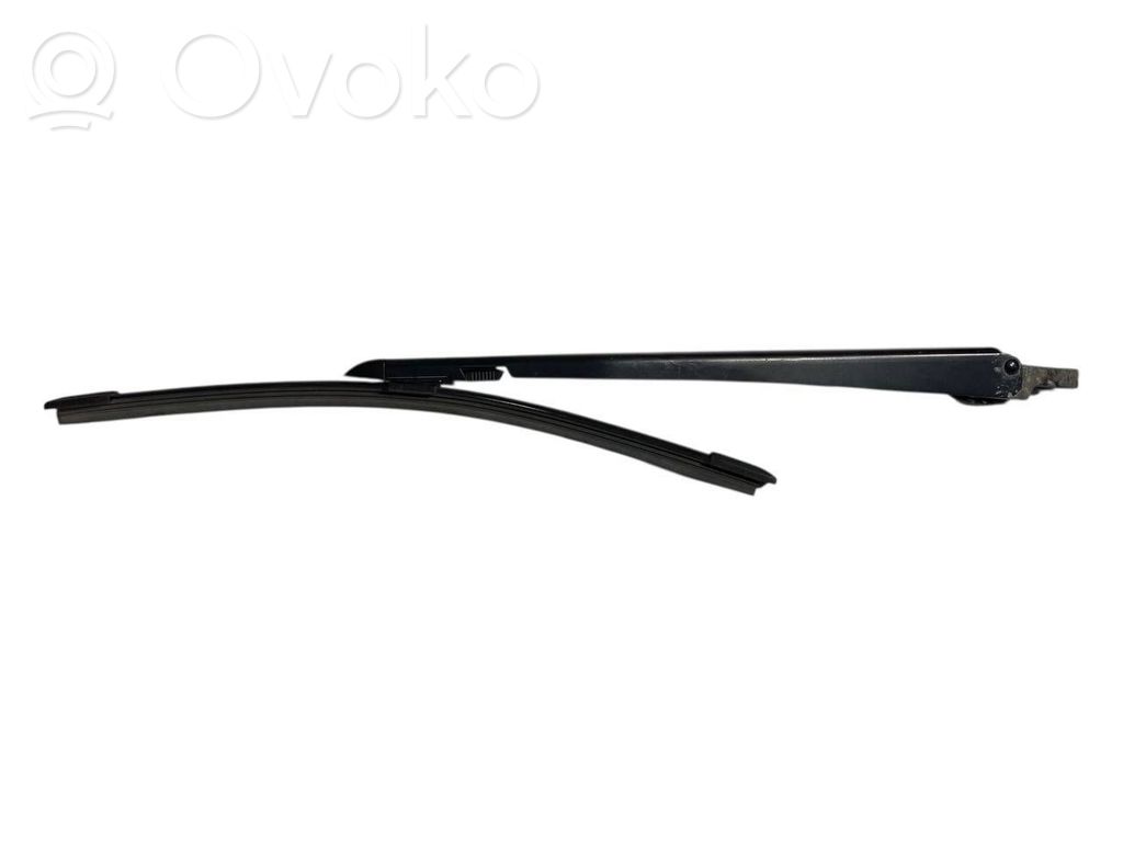 Aizmugurējā loga tīrītāja kājiņa