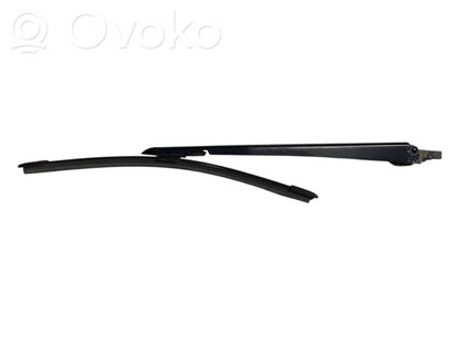 Aizmugurējā loga tīrītāja kājiņa