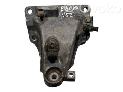 Engine mounting bracket