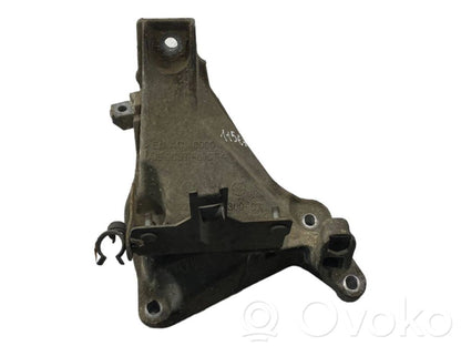 Engine mounting bracket