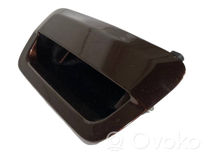 Aizvēršanas rokturis (aizmugurējā pārsega)