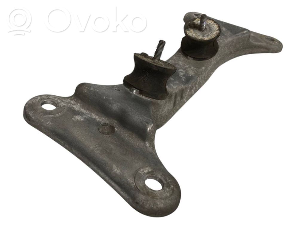 Transmission mounting bracket