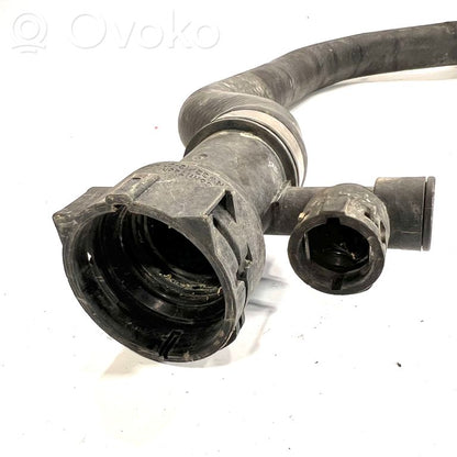 Caurulīte (-es) / šļūtene (-es)