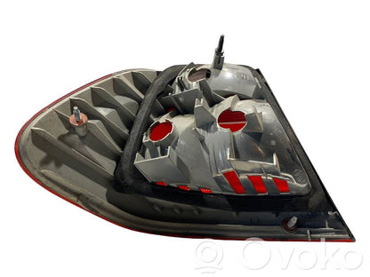 Aizmugurējais lukturis virsbūvē