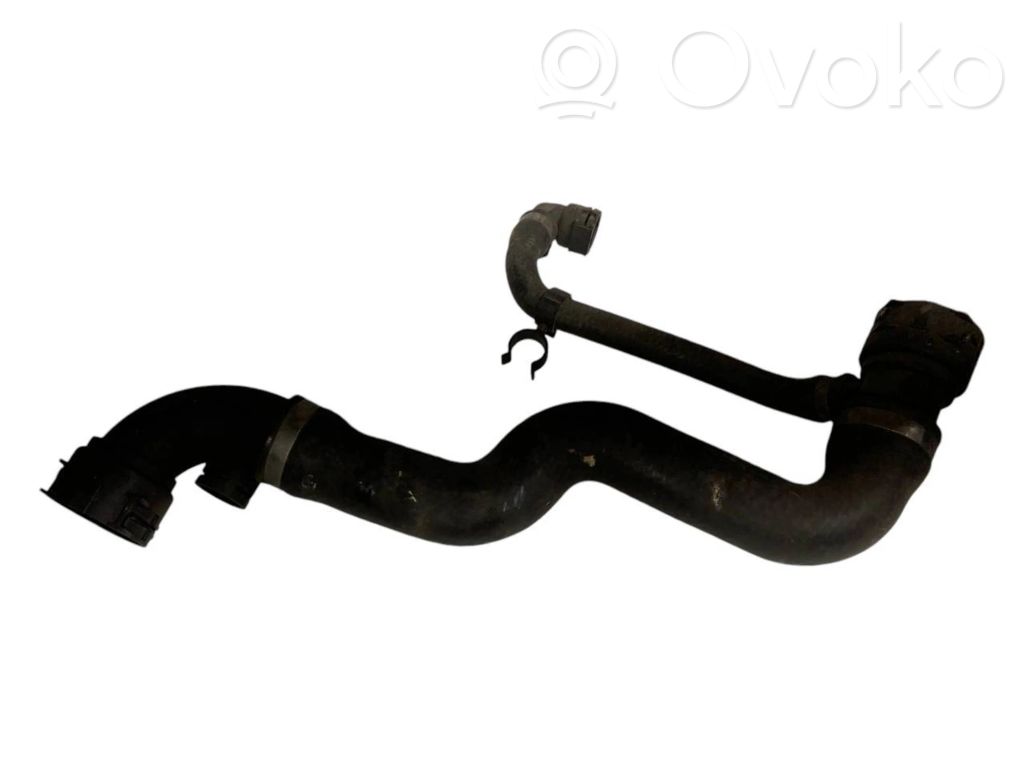 Caurulīte (-es) / šļūtene (-es)