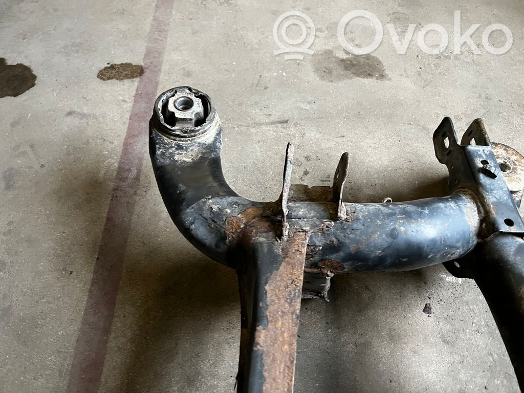 Pusrāmis aizmugurējais / priekšējais