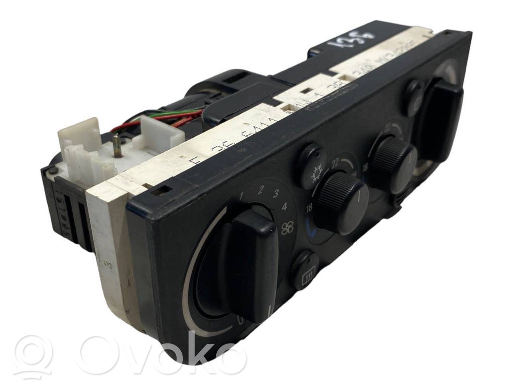 Gaisa kondicioniera / klimata kontroles / salona apsildes vadības bloks (salonā)