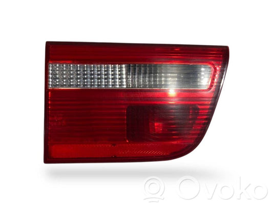 Aizmugurējais lukturis pārsegā