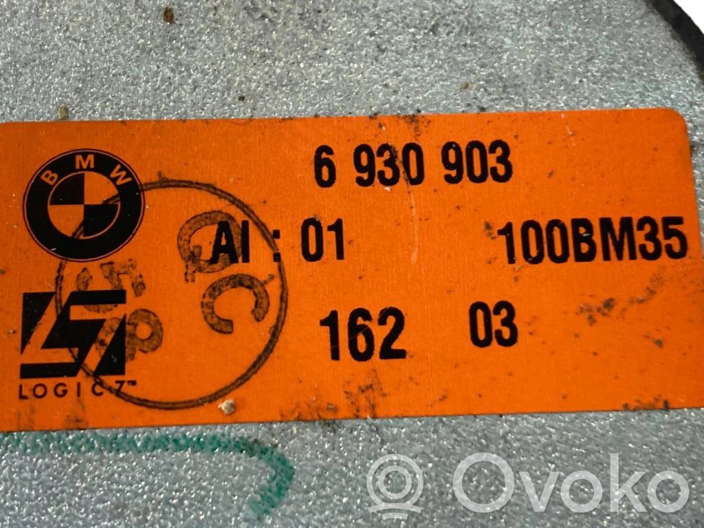 Динамик(и) в передней двери