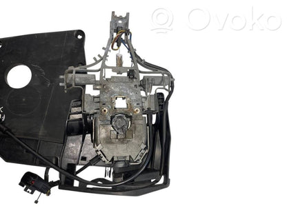 Priekšpusē turētājs / kronšteins ārējam atvēršanas rokturim