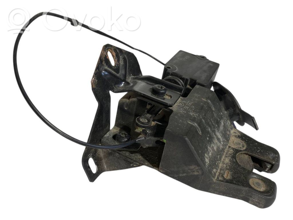 Aizmugurējā pārsega slēdzene