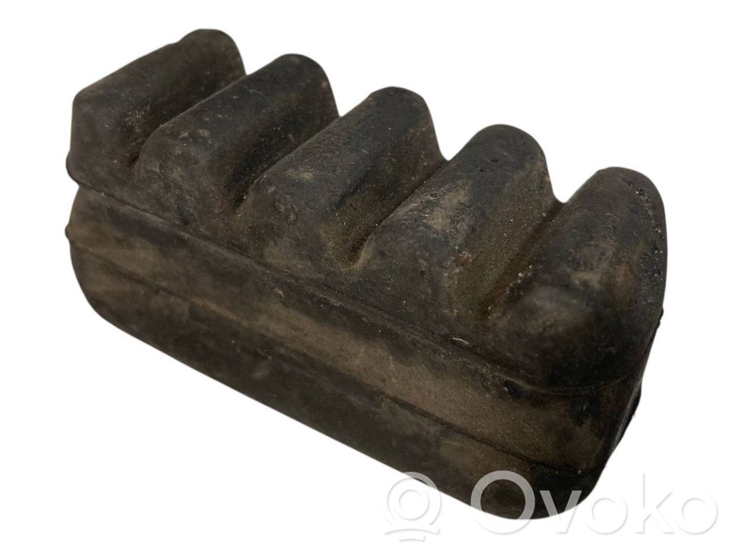 Держатель/кронштейн радиатора(ов)