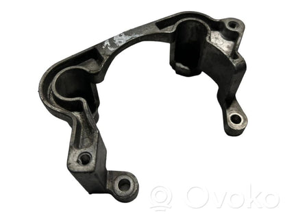 Engine mounting bracket