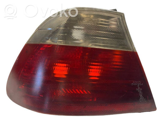 Aizmugurējais lukturis virsbūvē