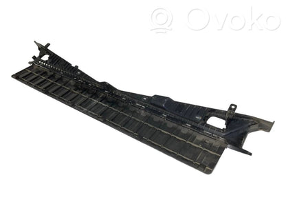 Bagāžnieka sānu apakšējās apdares panelis