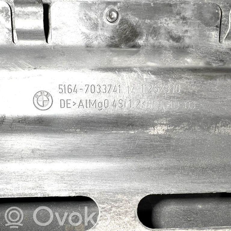 Radiatoru paneļa augšējā daļa (televizors)