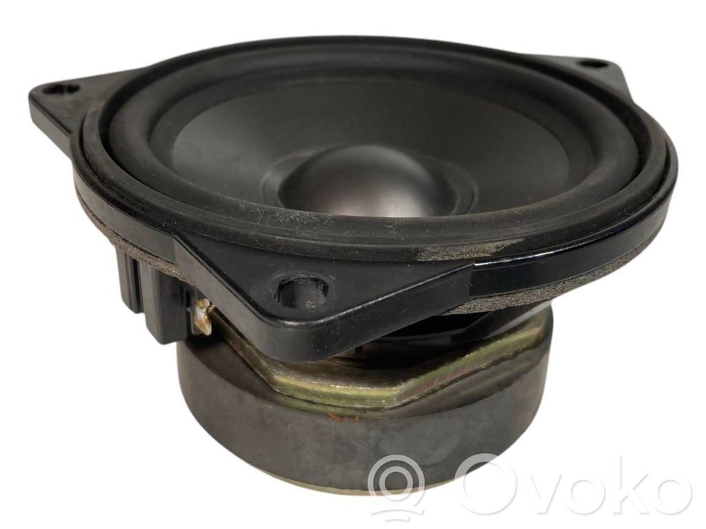 Skaļrunis (-i) priekšējās durvīs