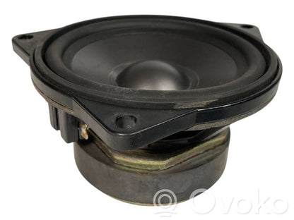 Skaļrunis (-i) priekšējās durvīs