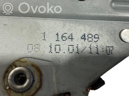 Rokas bremzes mehānisms (salonā)