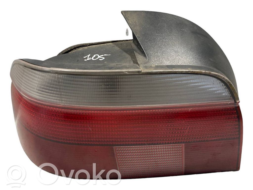 Aizmugurējais lukturis virsbūvē