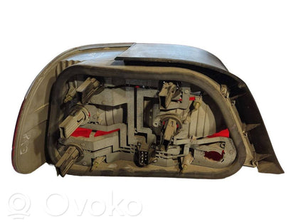 Aizmugurējais lukturis virsbūvē