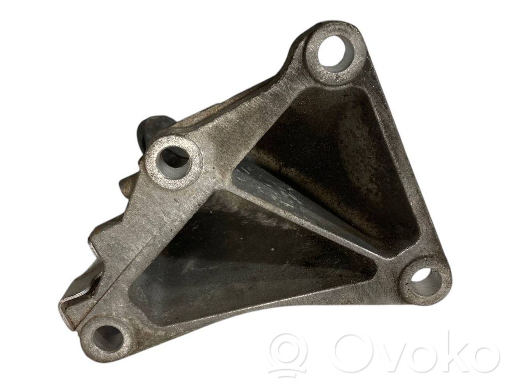 Dzinēja nostiprināšanas stiprinājums-kronšteins