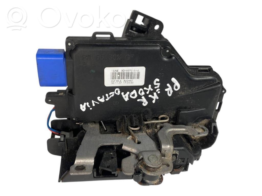 Priekšpusē slēdzene