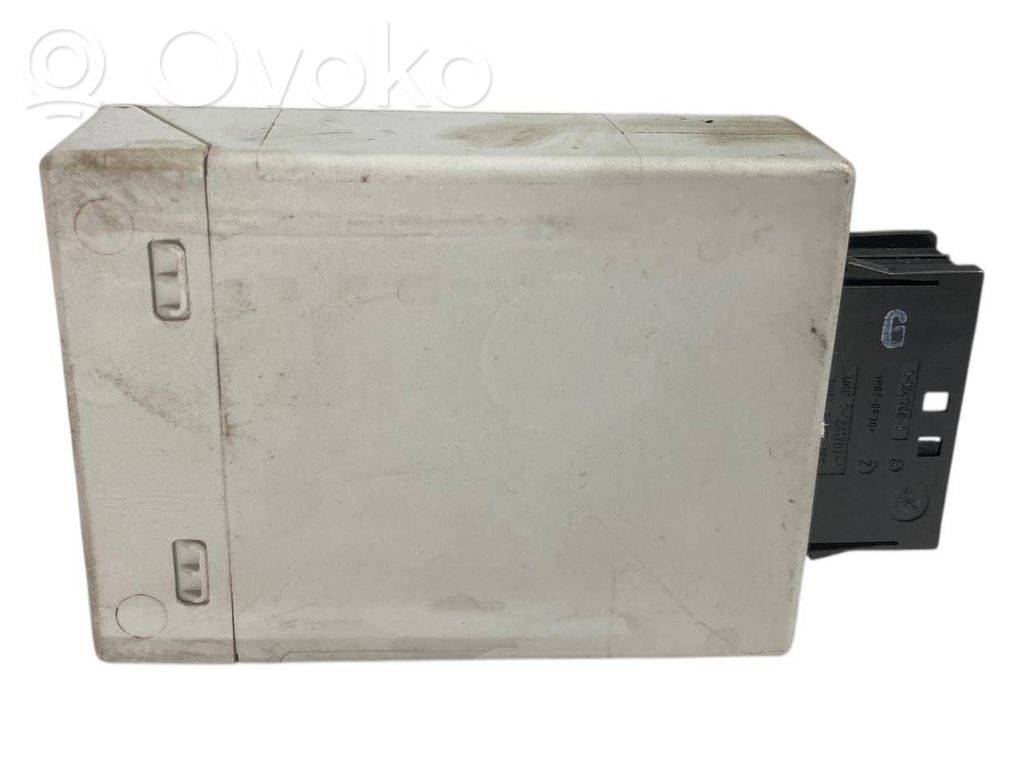 Piekabes āķa vadības bloks