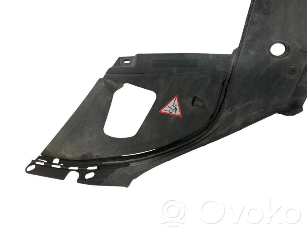 Dzinēja pārsega slēdzenes dekoratīvā apdare