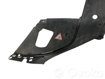 Dzinēja pārsega slēdzenes dekoratīvā apdare