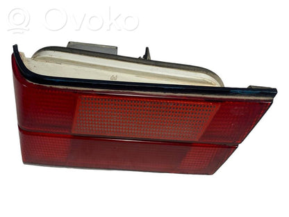 Aizmugurējais lukturis pārsegā