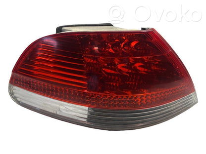 Aizmugurējais lukturis virsbūvē