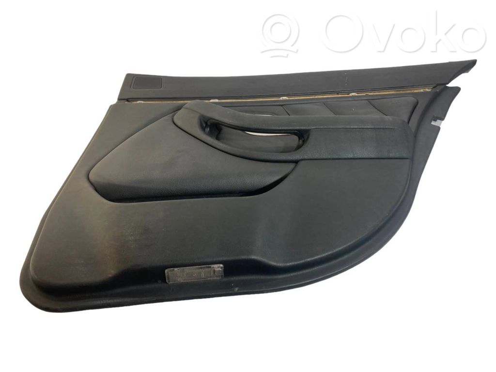 Apšuvums aizmugurējām durvīm