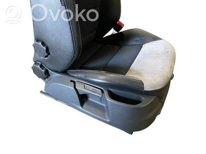Sēdekļu komplekts