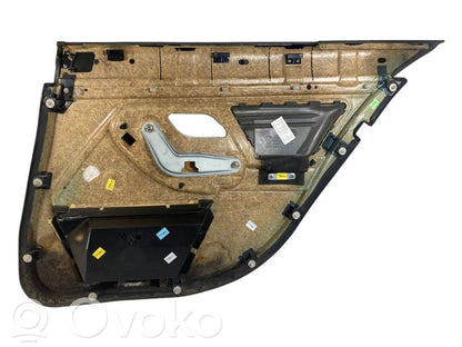 Apšuvums aizmugurējām durvīm