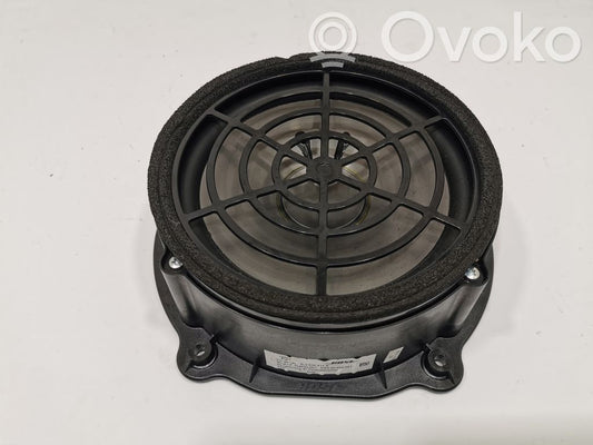 Skaļrunis (-i) priekšējās durvīs