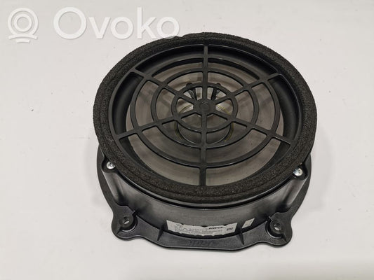 Skaļrunis (-i) priekšējās durvīs