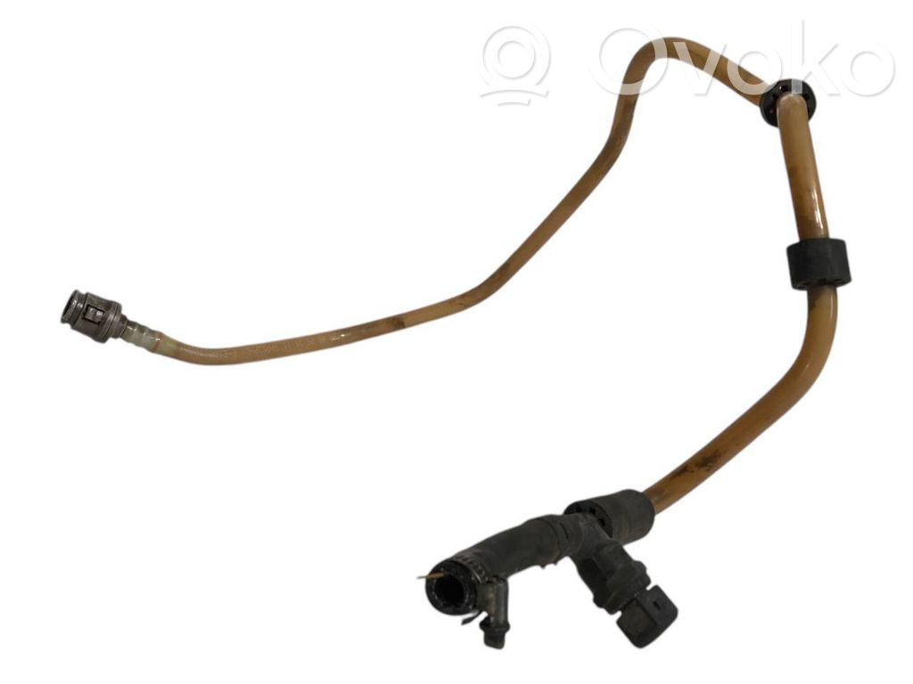 Degvielas caurulīte (-es)