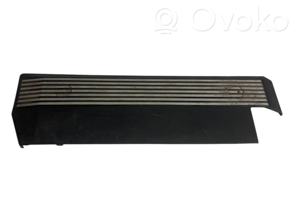 Dzinēja pārsegs (dekoratīva apdare)