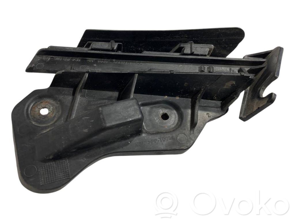 Priekšpusē bampera turētājs