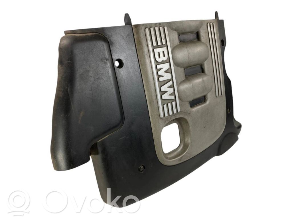 Dzinēja pārsegs (dekoratīva apdare)