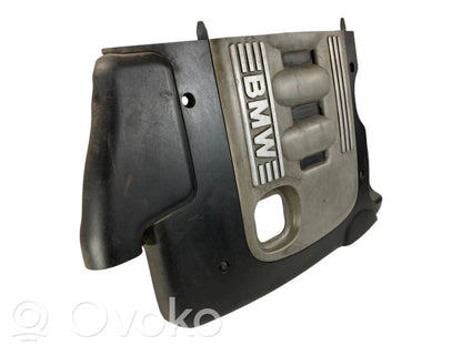 Dzinēja pārsegs (dekoratīva apdare)