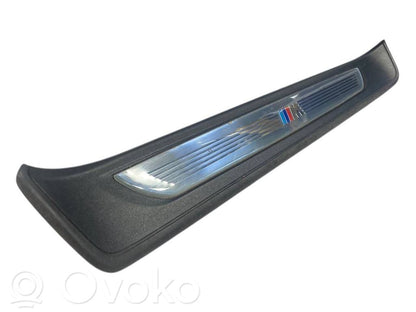 Priekšējā sliekšņa dekoratīvā apdare (iekšējā)