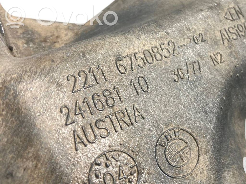 Engine mounting bracket