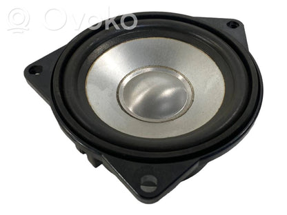 Skaļrunis (-i) priekšējās durvīs