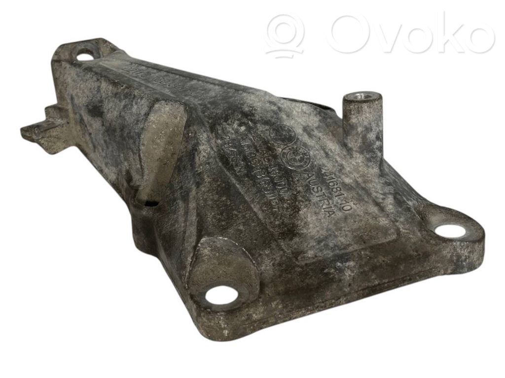 Engine mounting bracket
