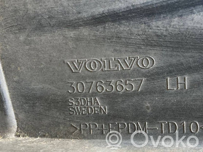 Priekšpusē durvju dekoratīvā apdare (moldings)