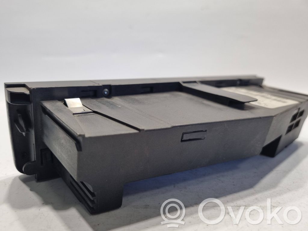Air conditioning / climate control / interior heating control unit (in the passenger compartment)